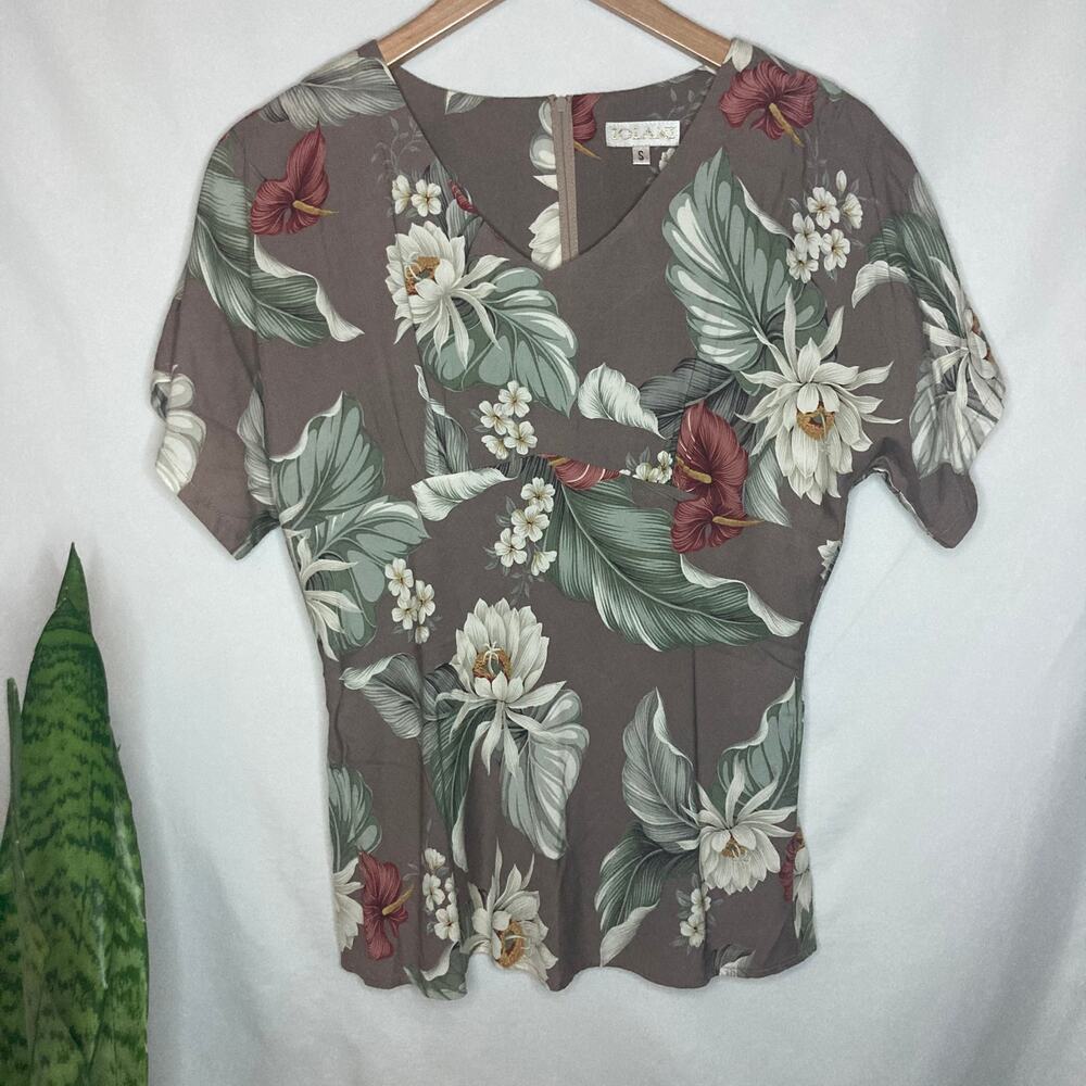 Iolani Hawaii Women’s tropical floral short sleeved blouse